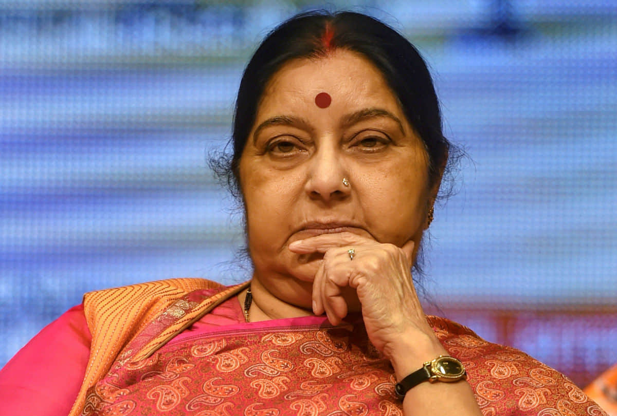 Sushma Swaraj Passes Away dharmendra amitabh bachchan pay tribute to sushma swaraj