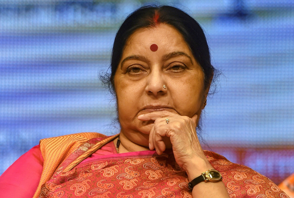 Sushma Swaraj Sang Raj kapoor and Nargis Starrer Shri 420 song with Uzbek woman