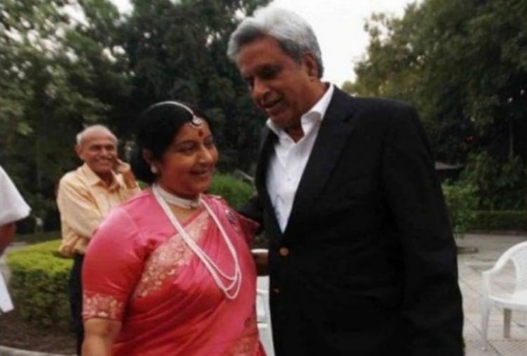 Sushma Swaraj Love Story with Swaraj Kaushal during Law Course in Punjab University
