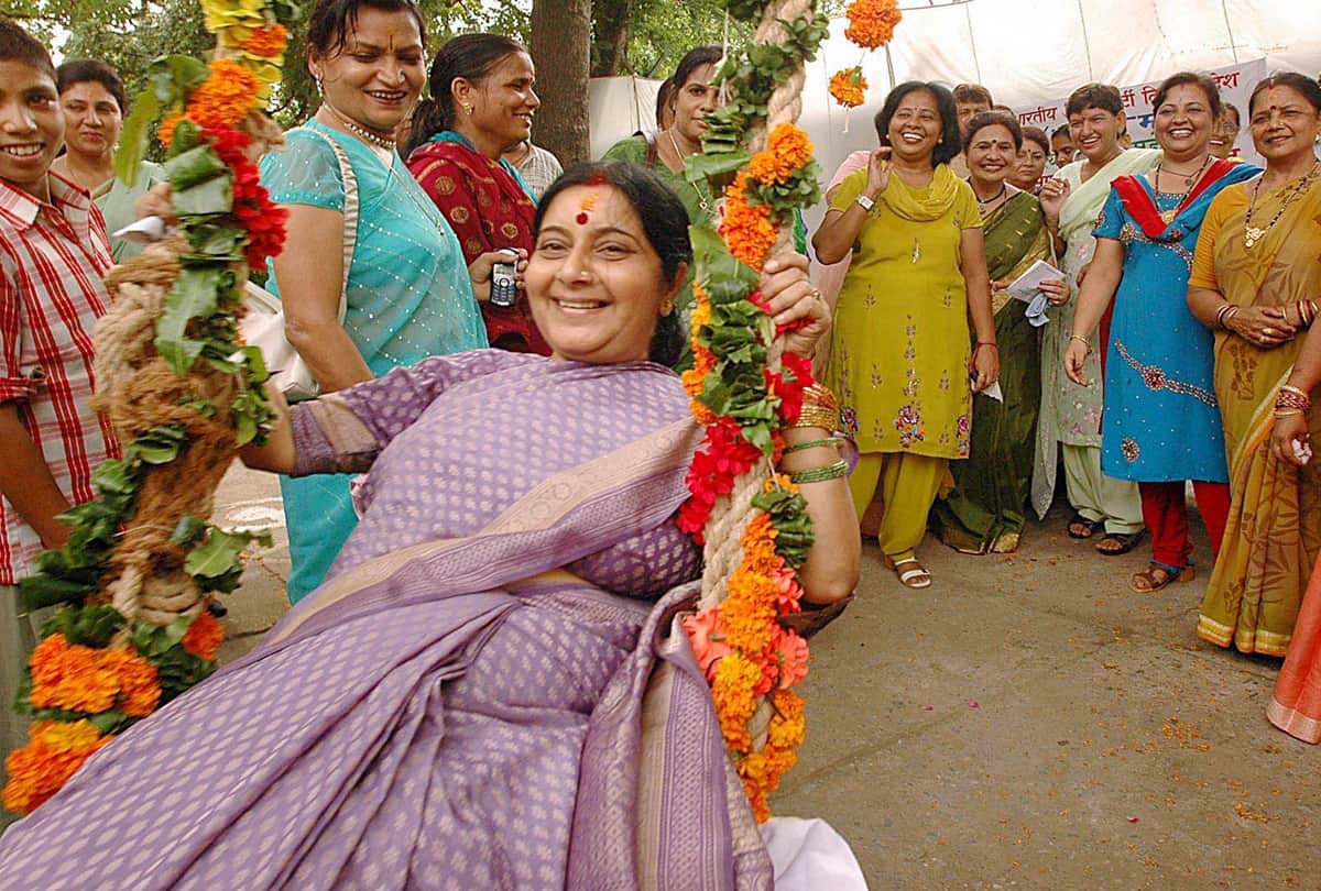 Sushma Swaraj Sang Raj kapoor and Nargis Starrer Shri 420 song with Uzbek woman