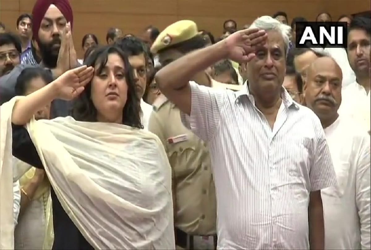 Sushma Swaraj cremated at Lodi crematorium, daughter Bansuri performed last rites