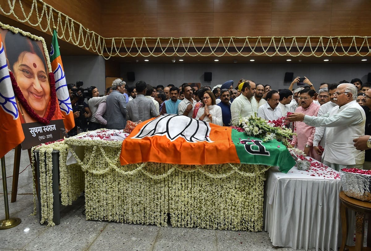 Sushma Swaraj cremated at Lodi crematorium, daughter Bansuri performed last rites