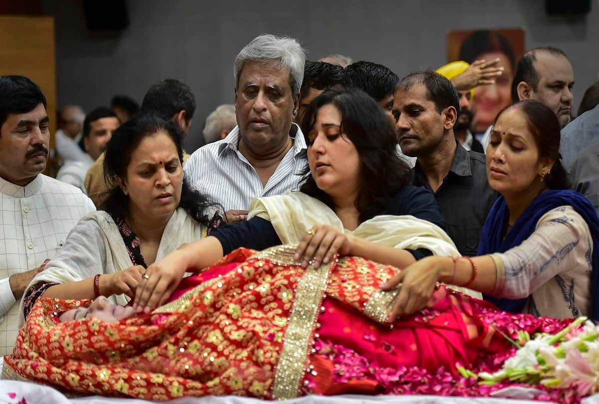 Daughters performed last rites Atal Bihari Vajpayee Sushma Swaraj Gopinath Munde Govind pansare