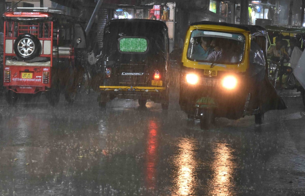 Rain monsoon arrive rain temperature decrease weather change in varanasi purvanchal