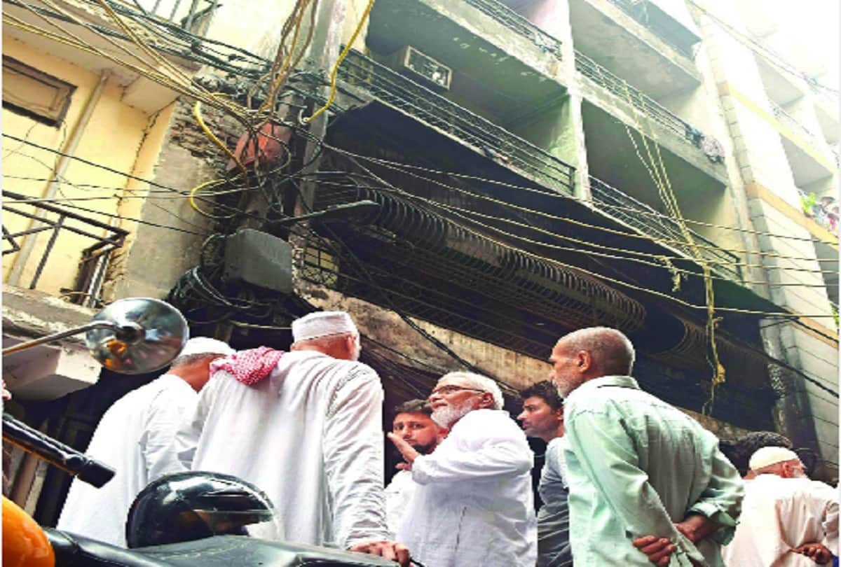 zakir nagar fire Six Dead many Injured After Fire Breaks Out at Multi-storey Building in delhi