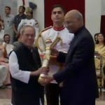 पूर्व राष्ट्रपति प्रणब मुखर्जी को भारत रत्न प्रदान करते राष्ट्रपति रामनाथ कोविंद