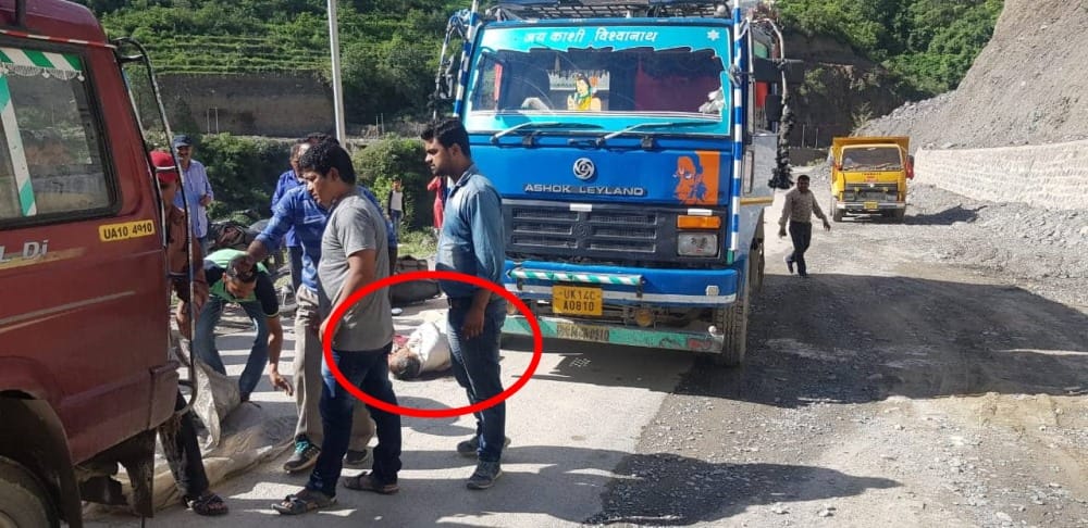 truck hit bike on gangotri highway max fell in ditch at kotdwar
