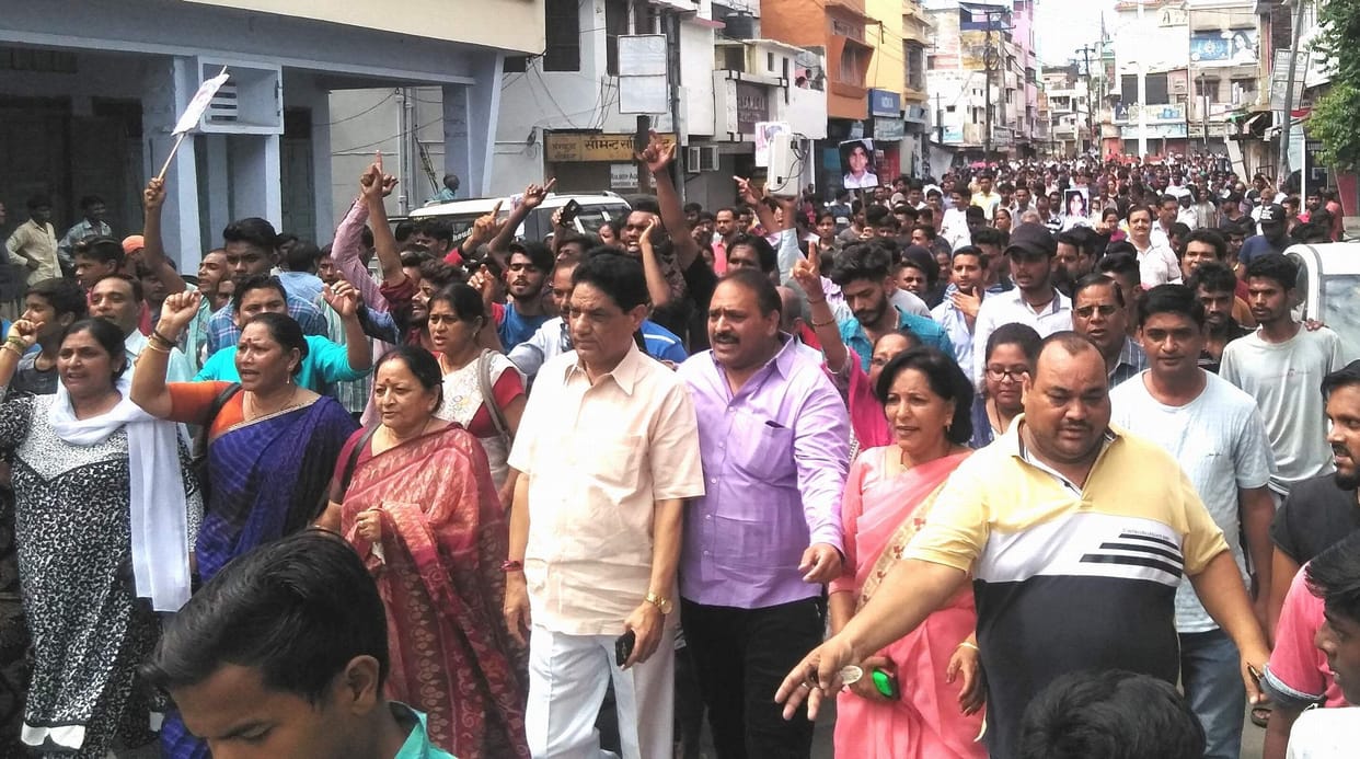 Congressmen take out a procession against the rape and murder of the girl