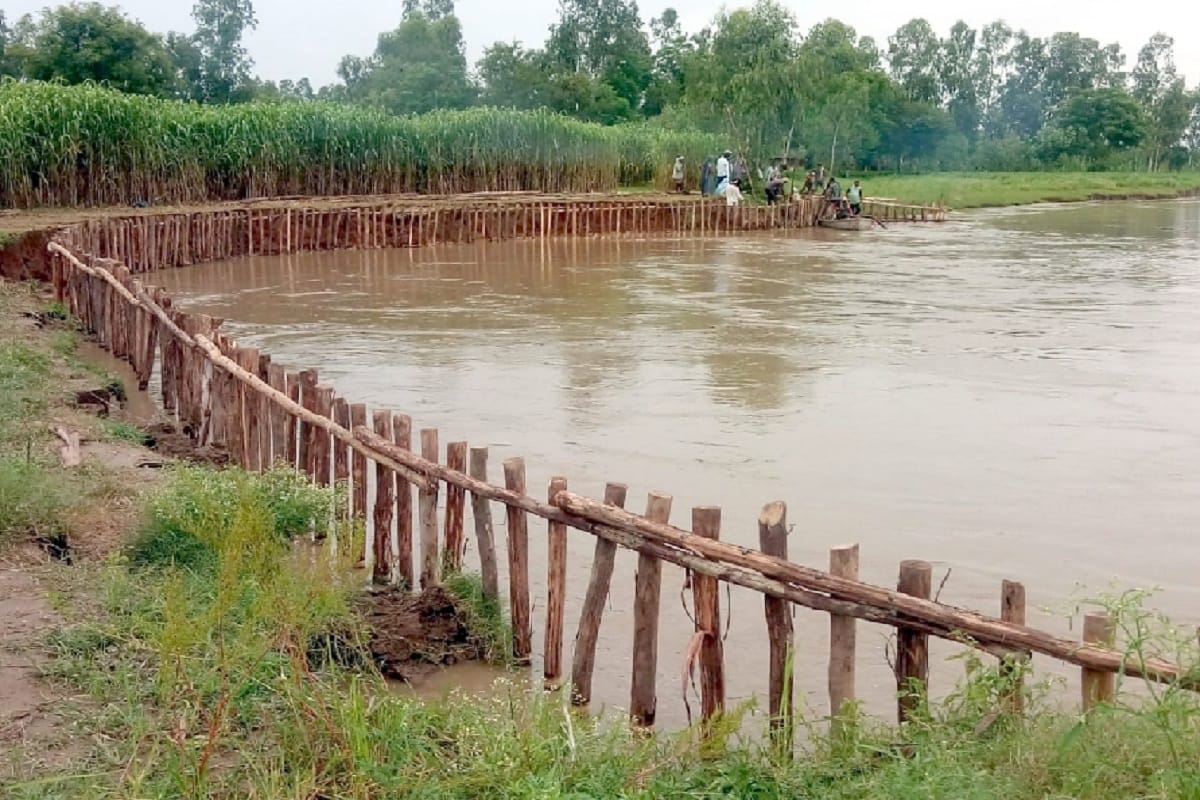 DM Ramakant Pandey inspection of ganga in Bijnor and working start of relief