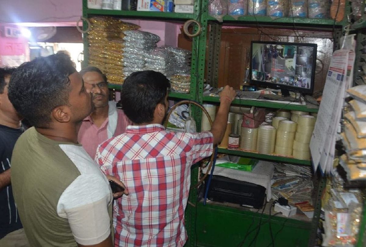 double murder in firozabad Police Search Cctv for Arrest Criminal