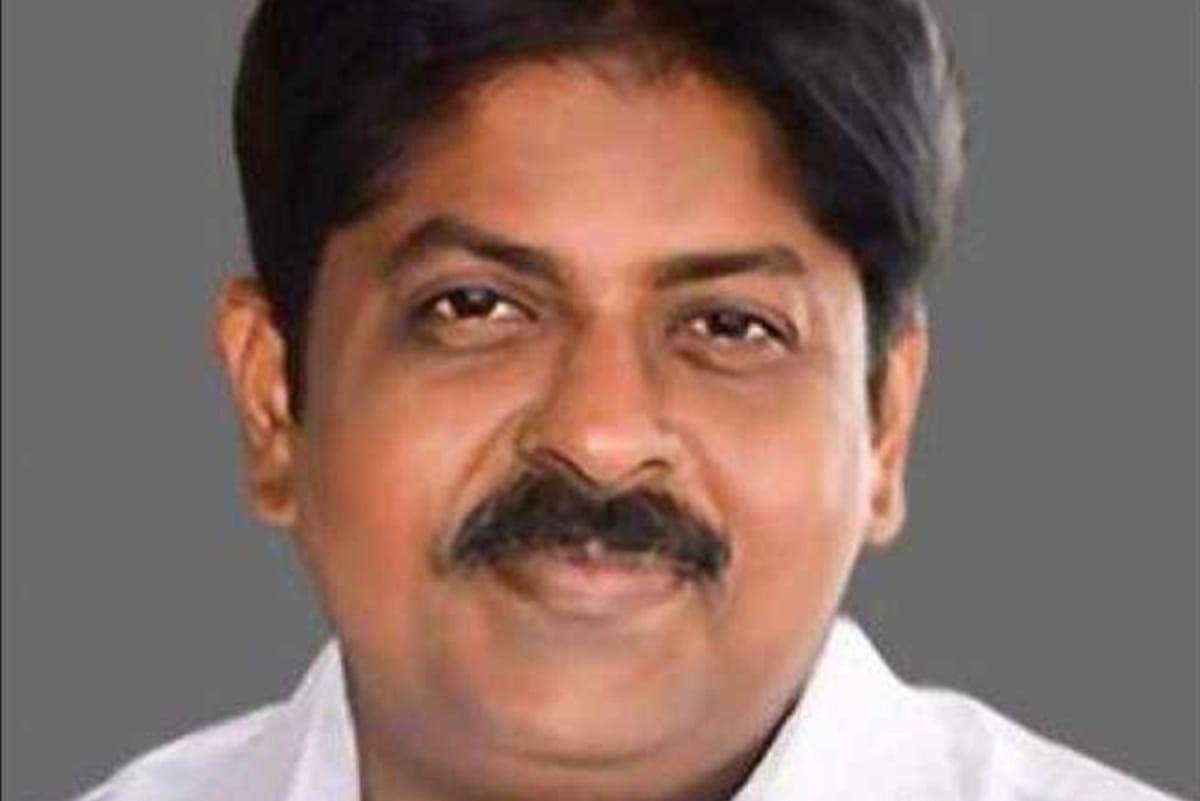 Palaniswami drop IT Minister Manikandan from state cabinet Udhayakumar will take charge