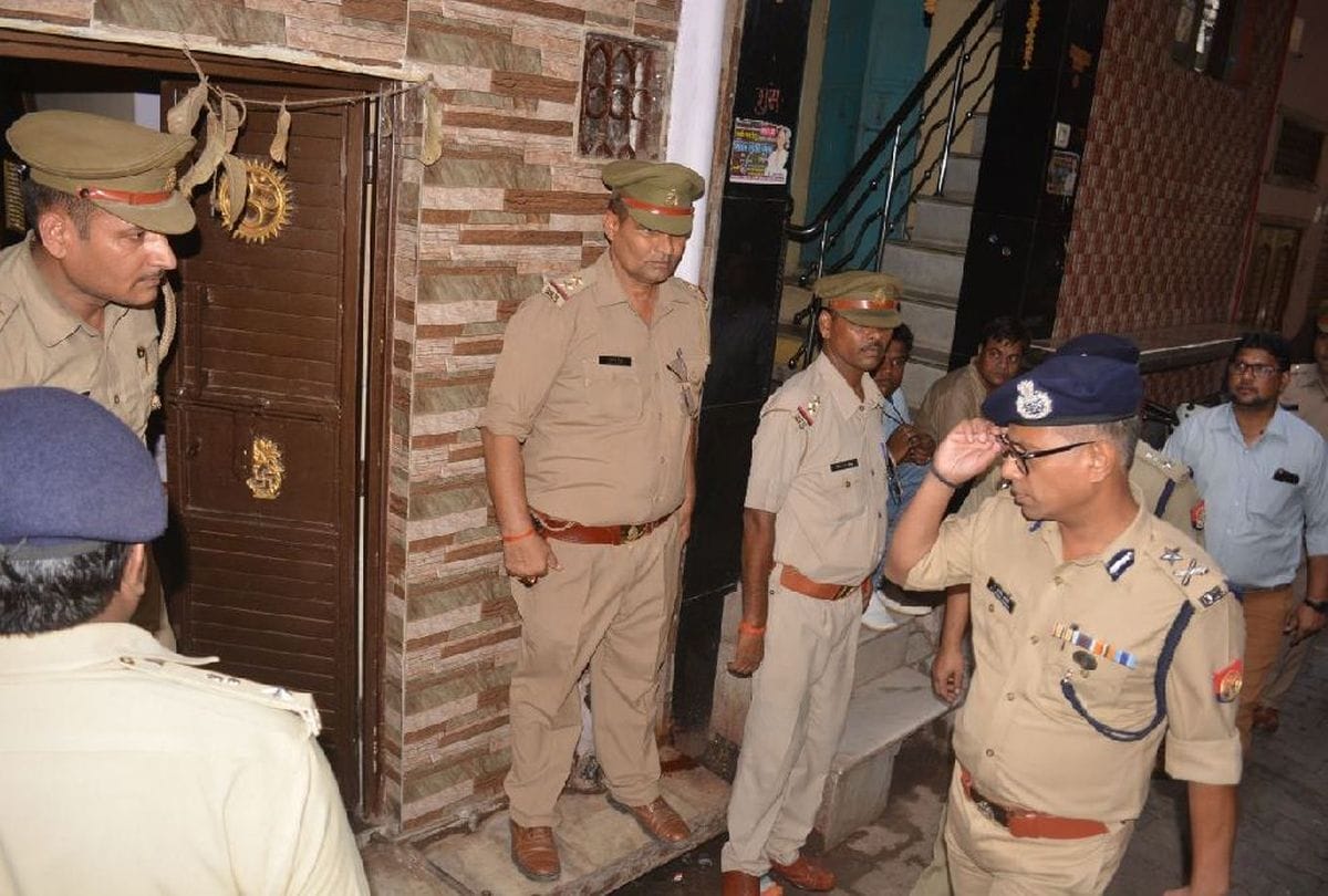 double murder in firozabad Police Search Cctv for Arrest Criminal
