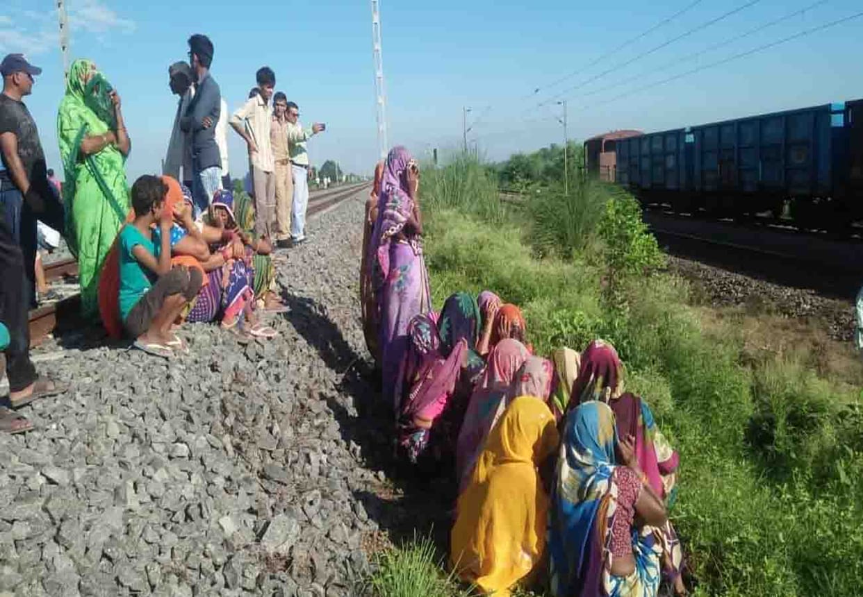 lovers committed suicide in etawah