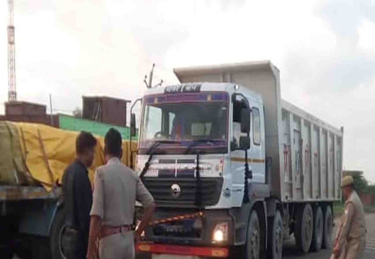 Two cows died and six injured in Road accident on Kanpur Sagar Highway