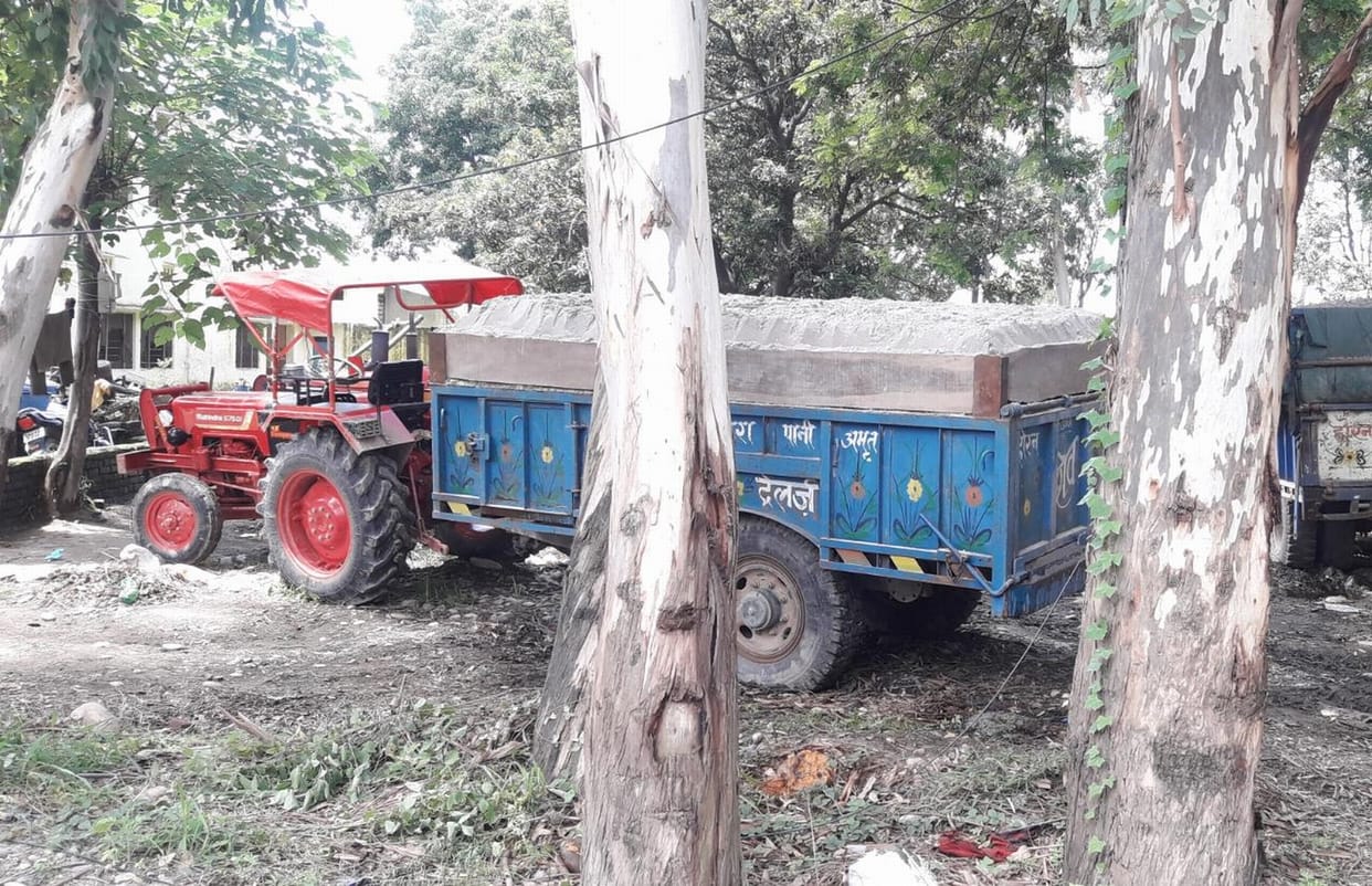 Cease in illegal mining of two dumpers and a tractor-trolley