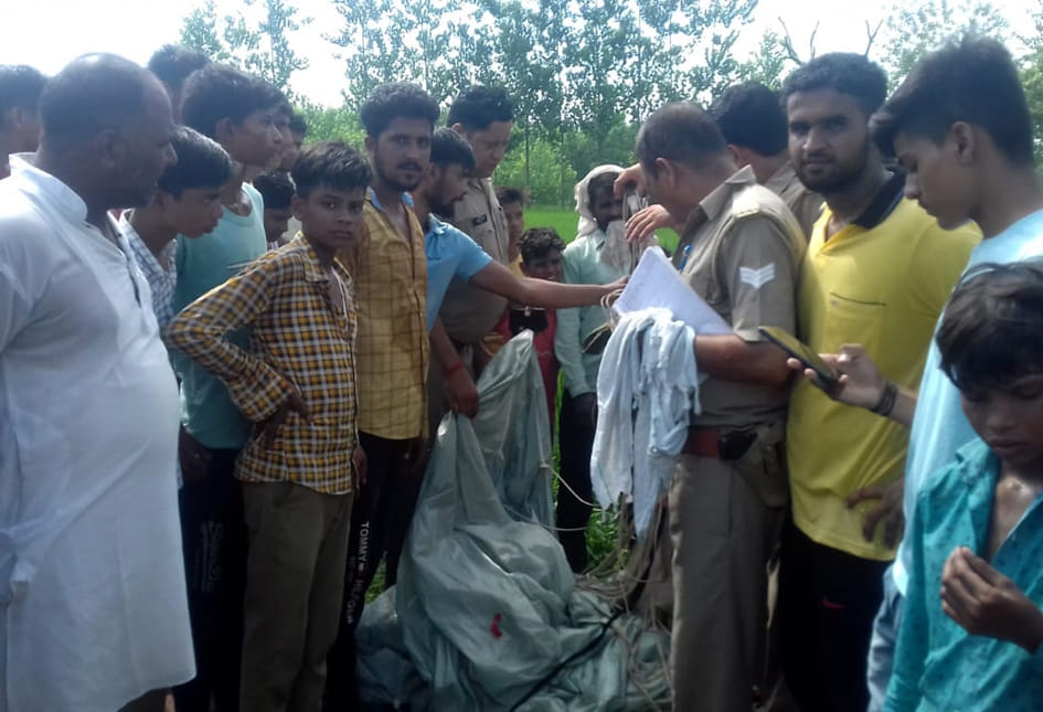 Parachute falls in field, army captured
