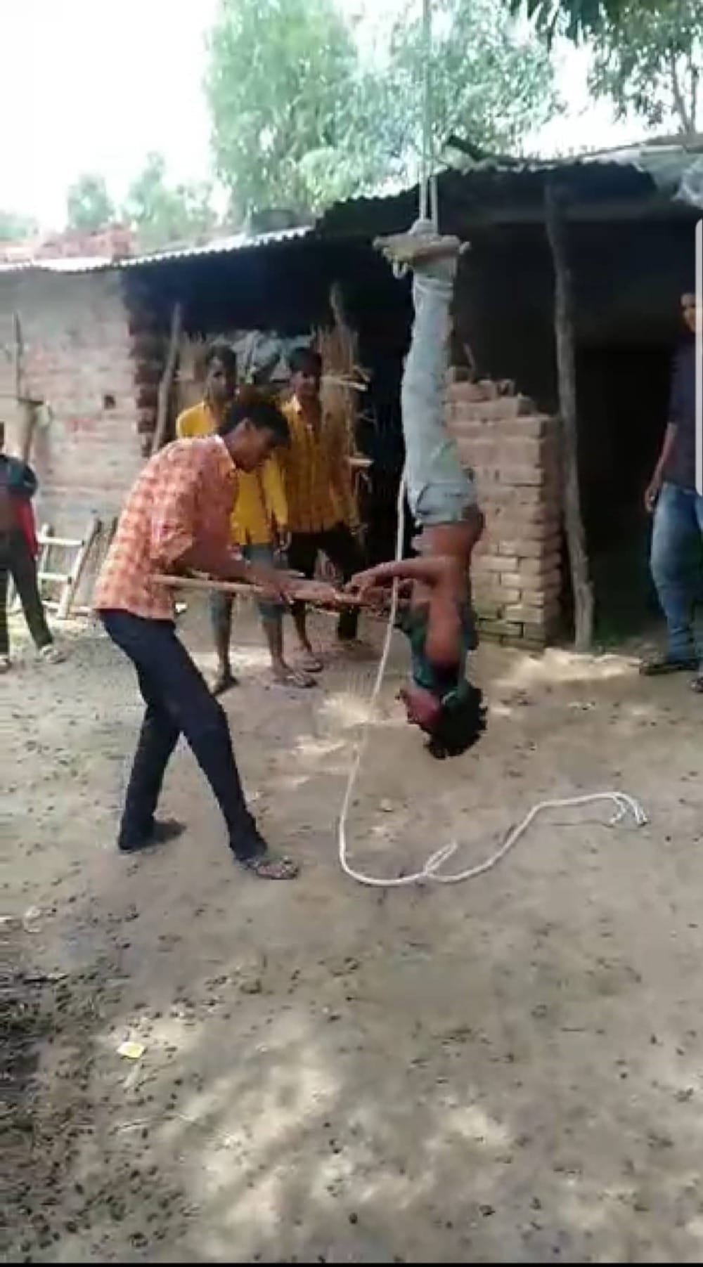 Young man hanged and beaten on suspicion of mobile theft in haridwar