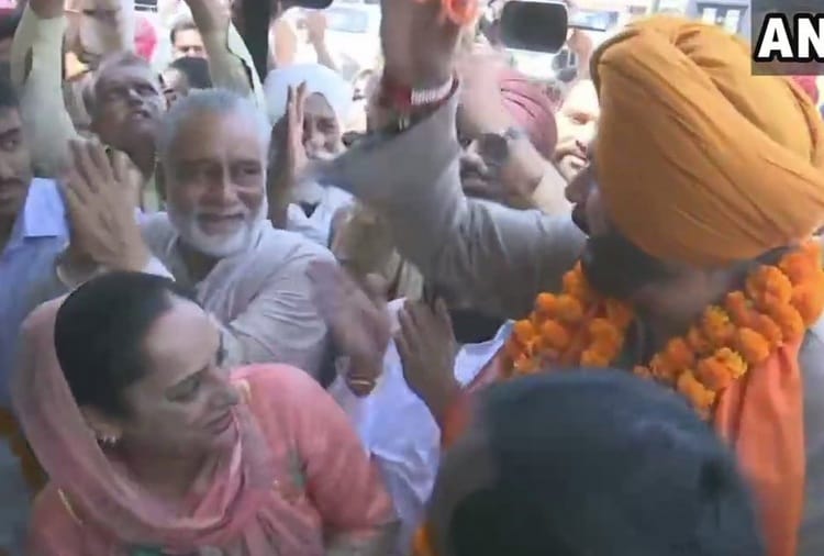 Former Punjab Minister Navjot Sidhu and MLA from Amritsar East visited his Assembly constituency