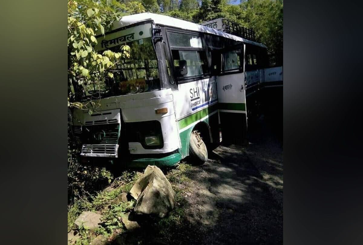 HRTC bus minor accident in mandi himachal pradesh
