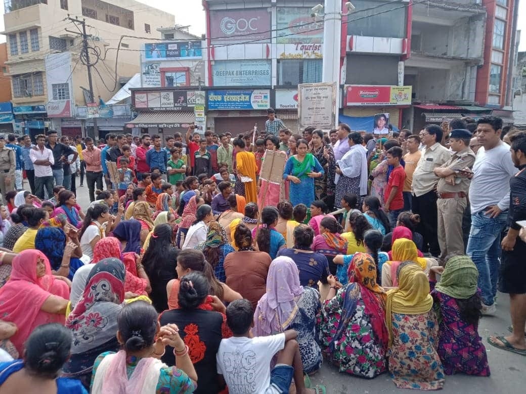 ten year of Girl brutally murder after sexual assault in kotdwar uttarakhand public protest