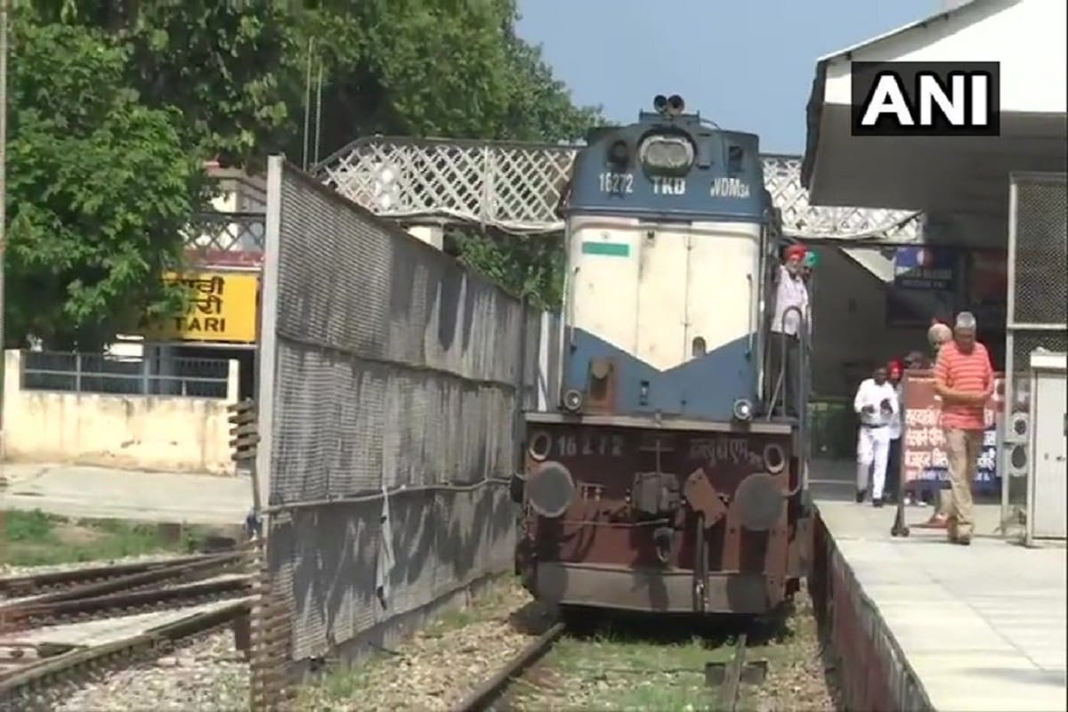 Pakistan suspends Samjhauta Express services