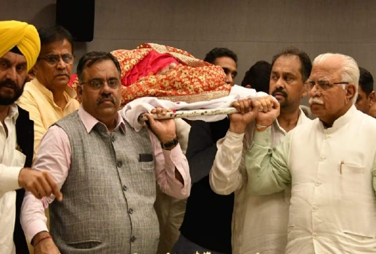 Last rites of Sushma Swaraj performed with state honours