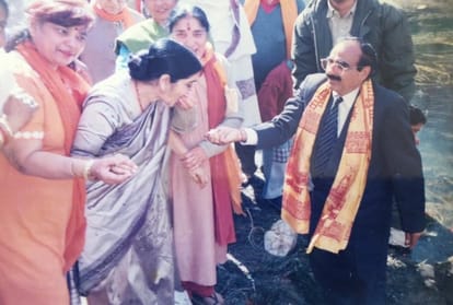 Sushma SwaraJ was celebrate birthday in katasraj shiv mandir of pakistan