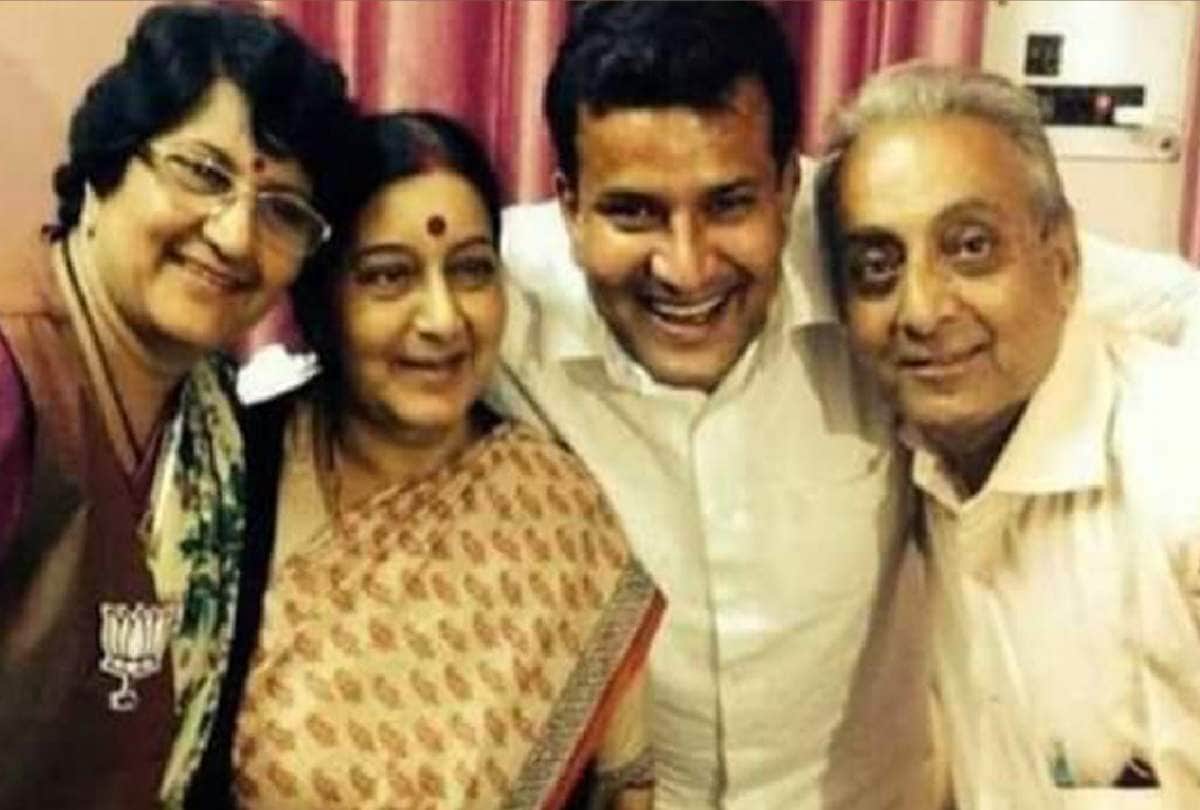 sushma swaraj rare photos of paternal house step other relatives and childhood stories