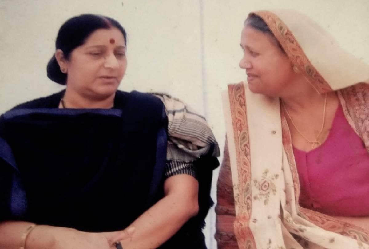 sushma swaraj rare photos of paternal house step other relatives and childhood stories
