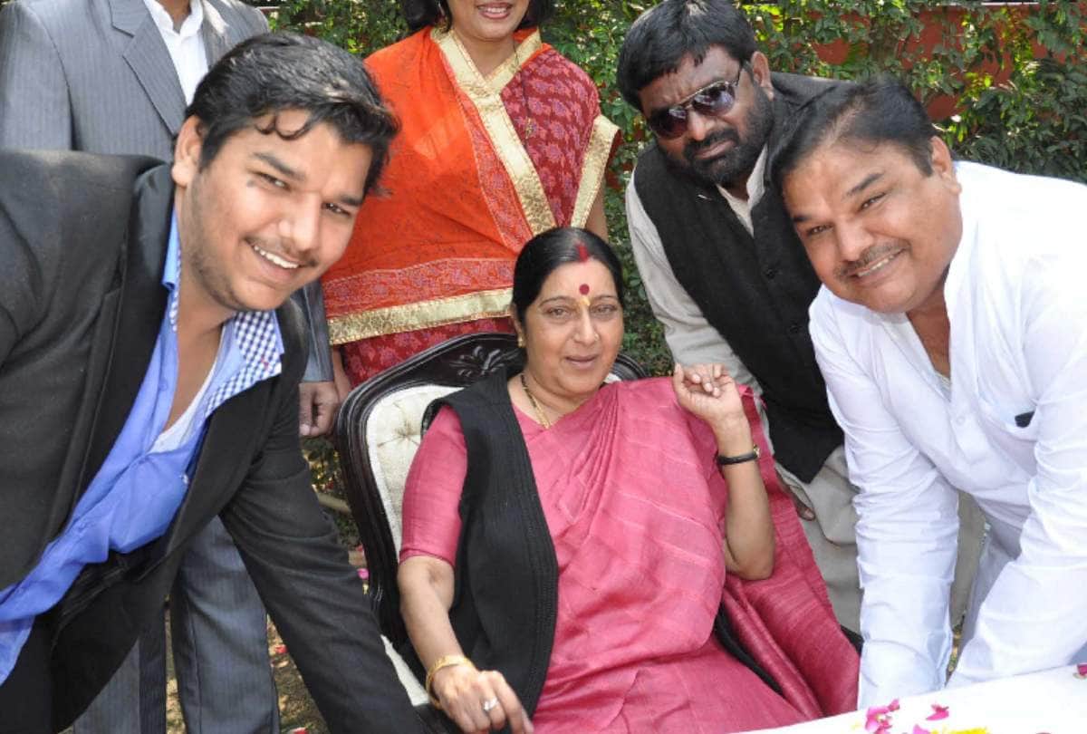 sushma swaraj rare photos of paternal house step other relatives and childhood stories