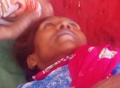 The officer posted in Jhansi broke his wife's legs with iron bars.