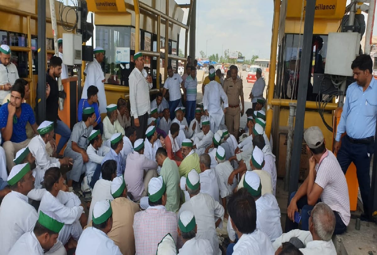 Bharatiya Kisan Sangh members protests on Dadri Toll Plaza
