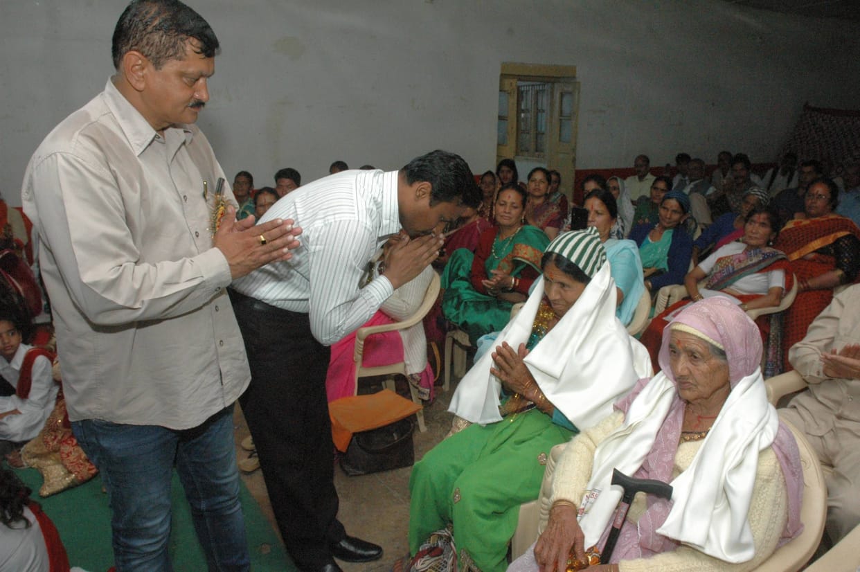 Honored the dependents of freedom fighters on August Revolution Day