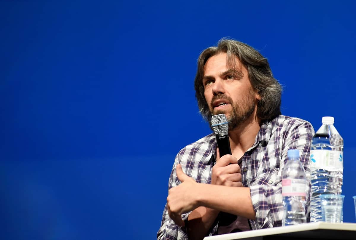 French animal rights activist urges people to allow mosquitoes to bite them