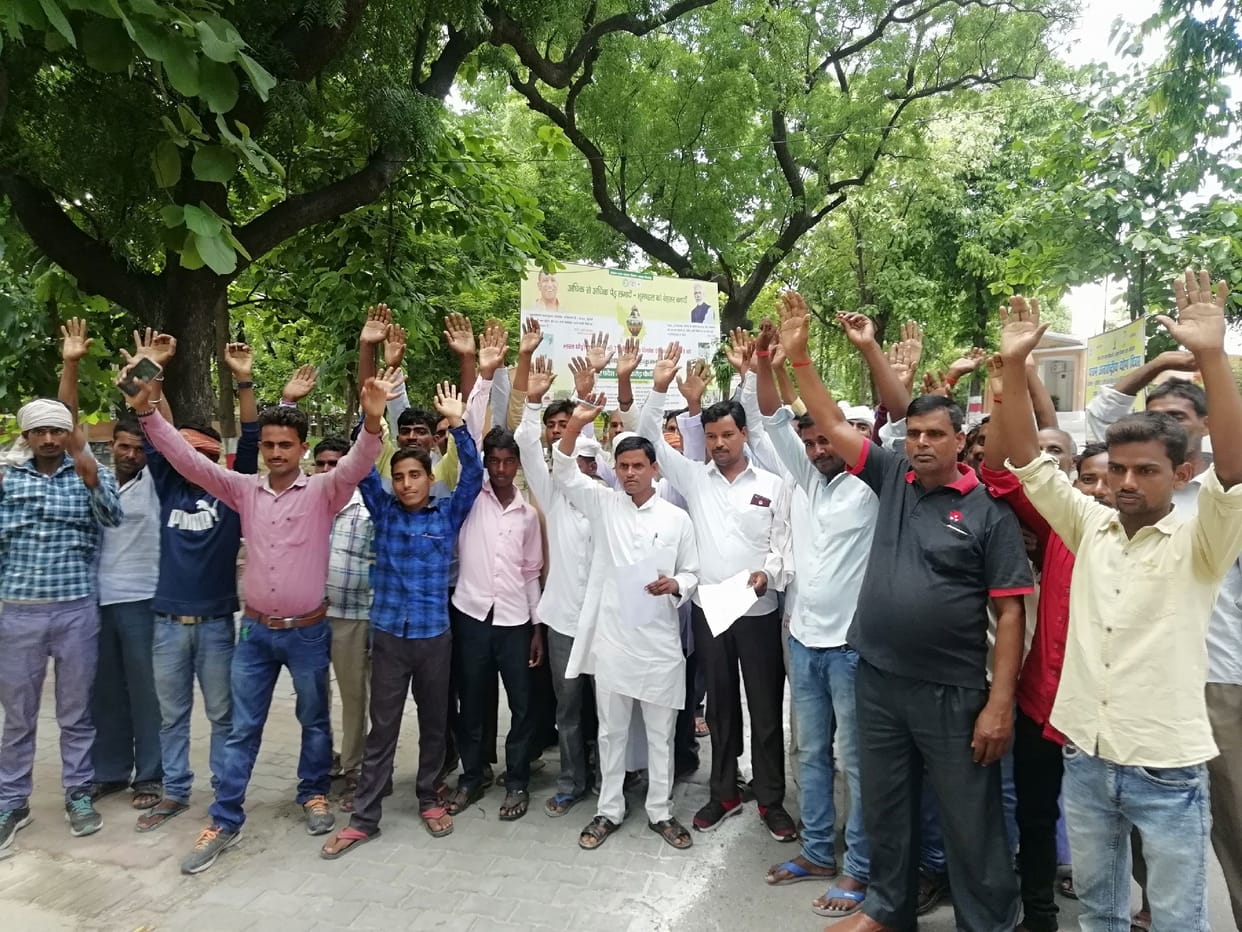 Demonstration of villagers troubled by stray animals