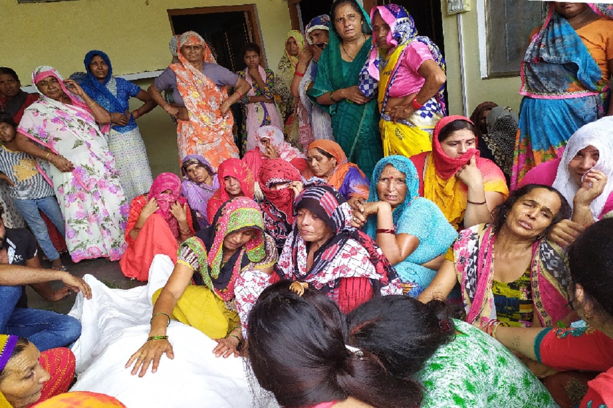 A farmer died from power line grip in Bijnor city