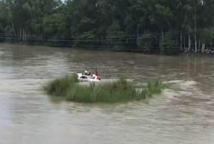 The BMW Car Was Seen Flowing In Canal In Yamunanagar