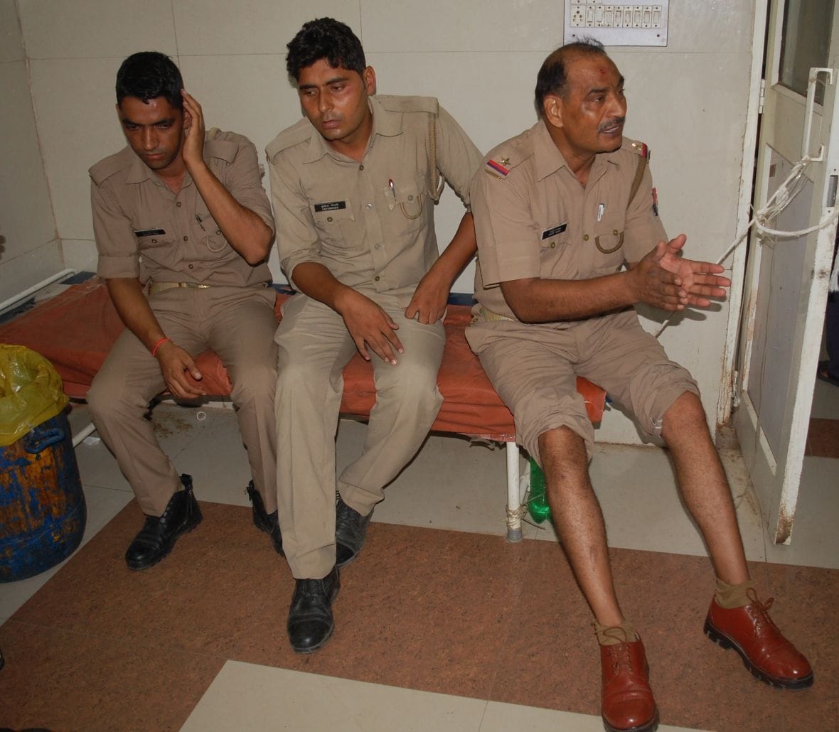 accident,policeman injurd
