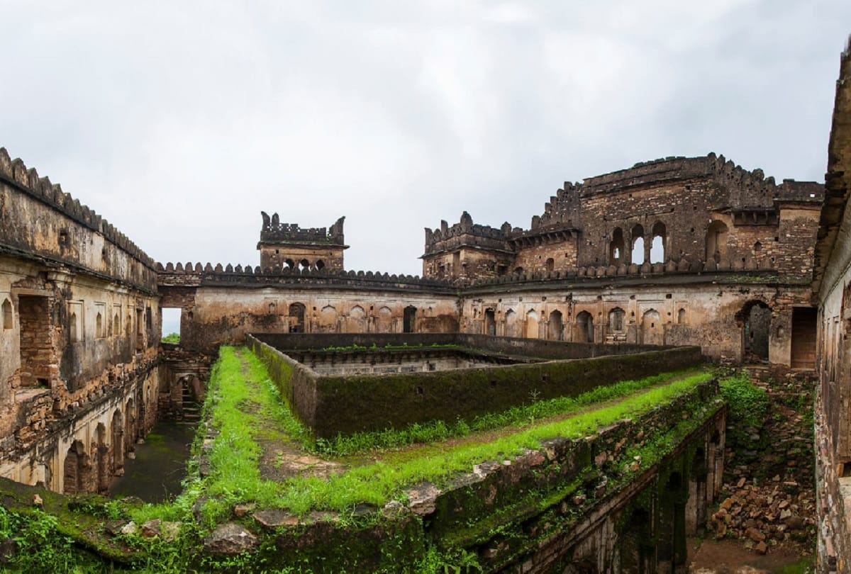 Mysterious fort in India Bundelkhand Kalinjar Fort Mystery Neelkanth Temple Lord Shiva