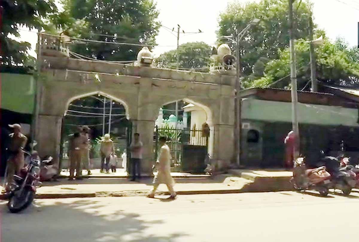 Restrictions will be eased to allow people in Kashmir Valley to offer Friday prayers in mosques