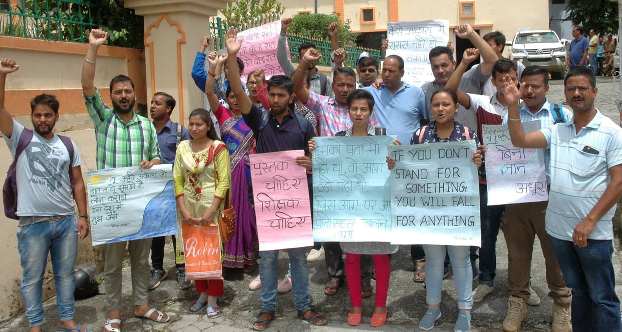 People of Jhulaghat protested to demand teachers