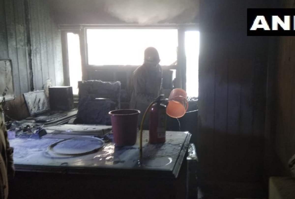 delhi loknayak jaiprakash hospital third floor a room catches fire 5 fire tenders at spot