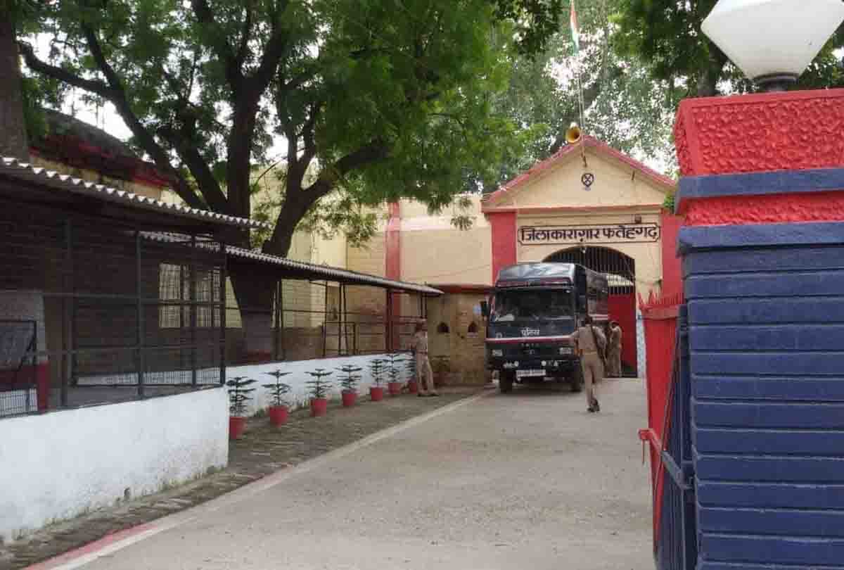 detainees in farrukhabad district jail goes on strike