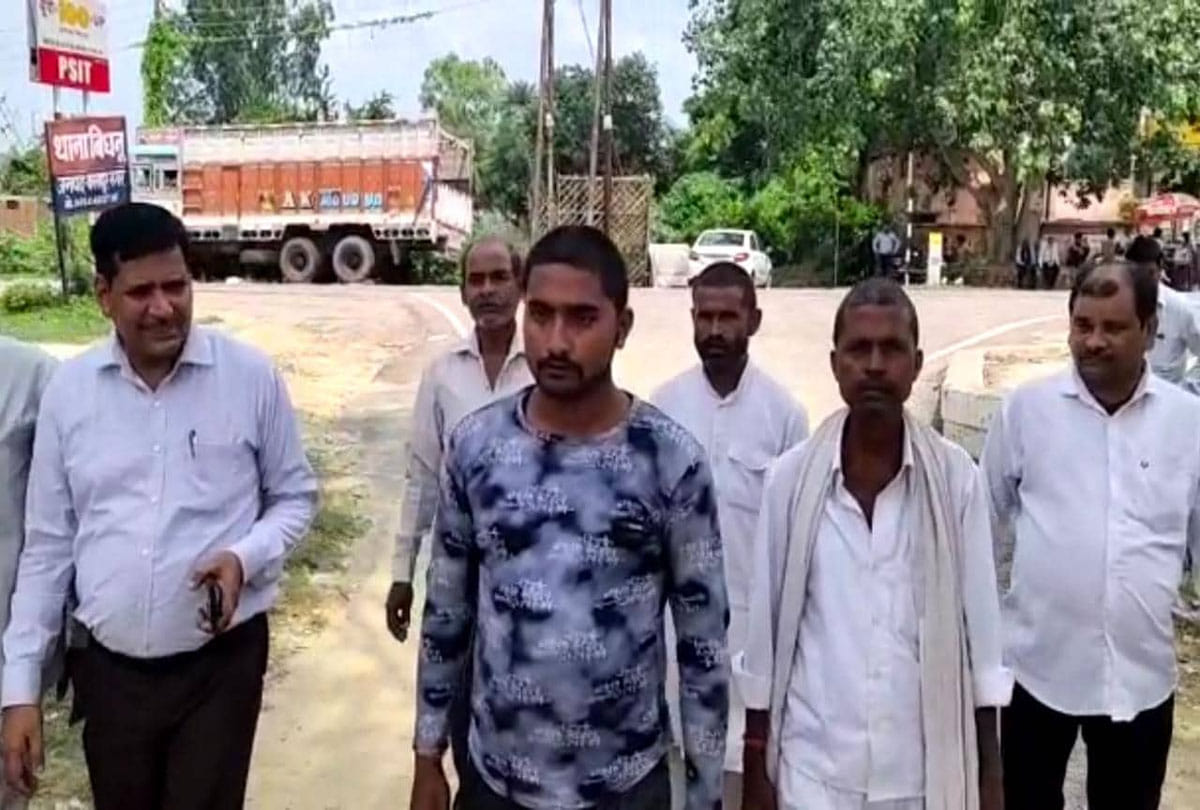 Criminal reached police station and said arrested me