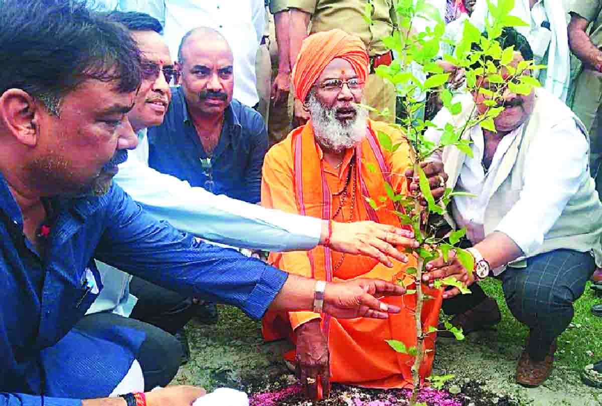 tree plantation drive in uttar pradesh