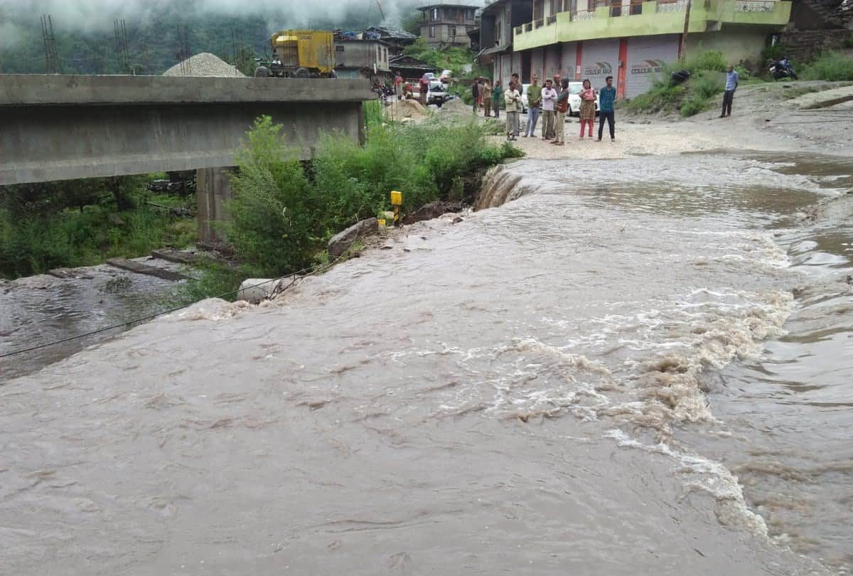 cloudburst in Katagla village manikaran valley Kullu Himachal Pradesh