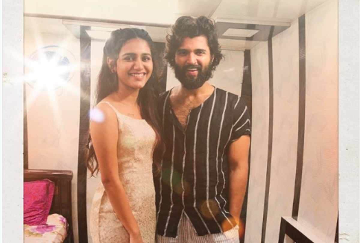 priya prakash varrier share photo with arjun reddy hero vijay devarakonda