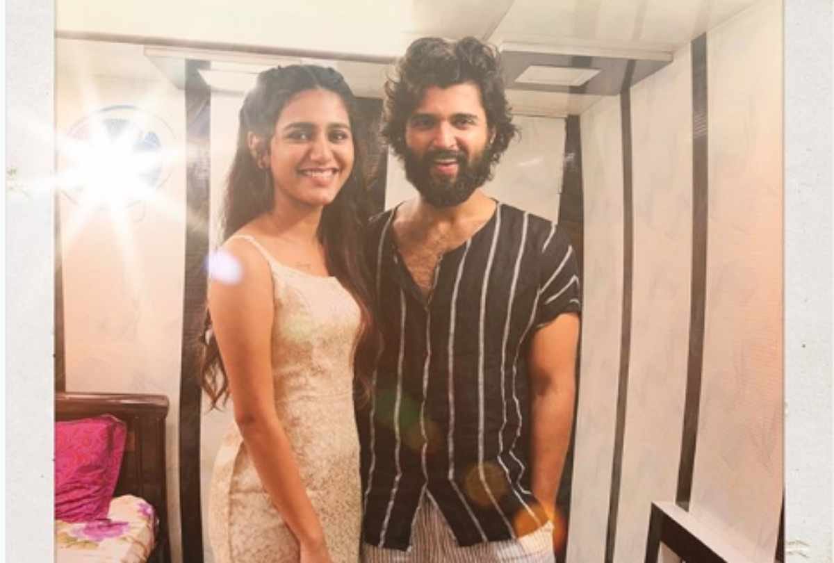 priya prakash varrier share photo with arjun reddy hero vijay devarakonda