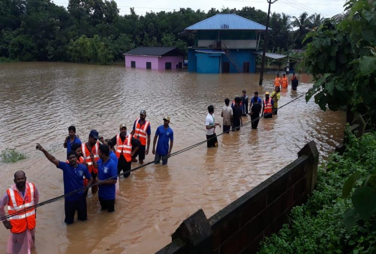 Havoc in across india, red alert in kerala three district, some relief in karnataka-Maharashtra