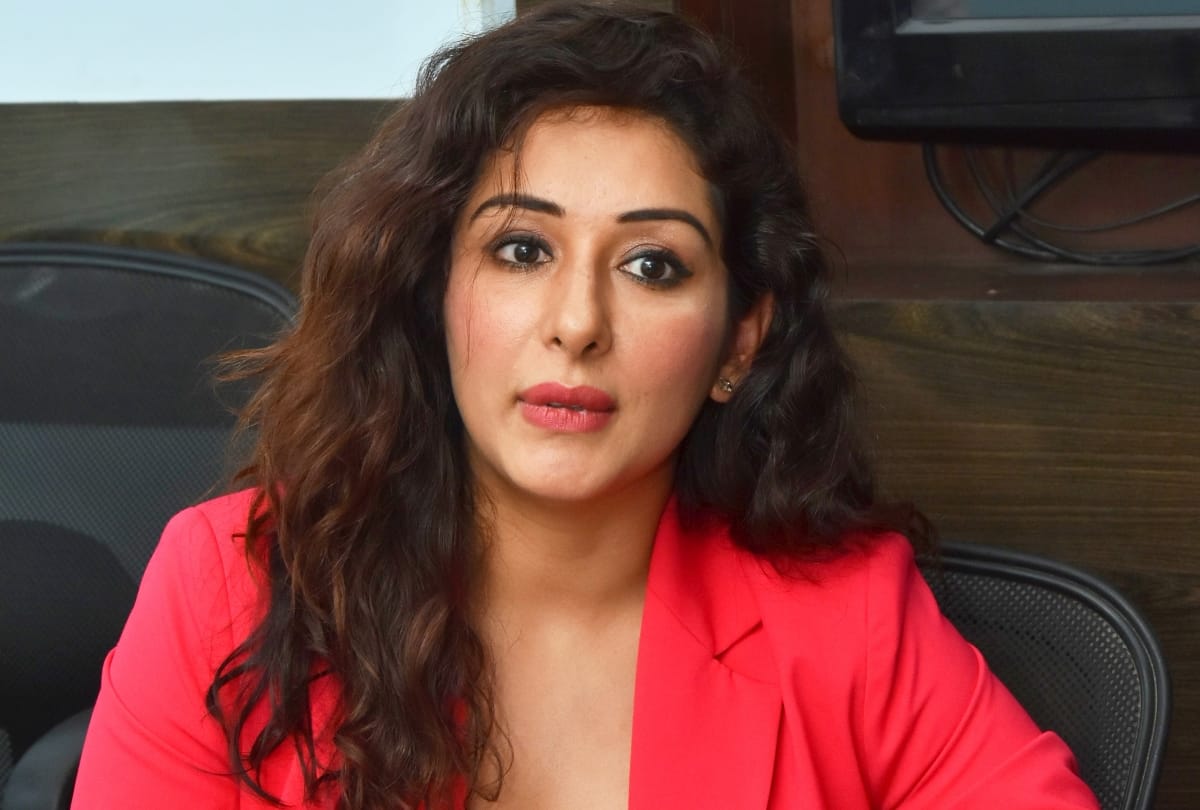 actor rajeev khandelwal and actress samiksha singh in lucknow